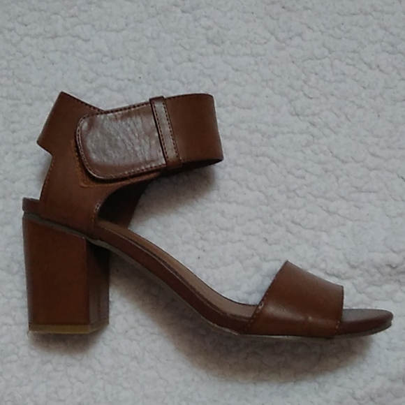 Super cute brown heels NWOT 😍 - Picture 3 of 4